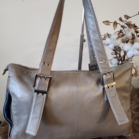 Elegant Perlina Silver Leather Shoulder Bag EUC - Picture 15 of 16